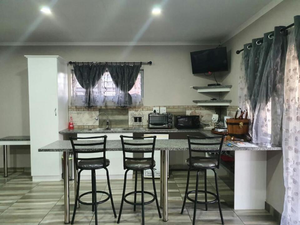 Tehillah Guesthouse อัพพิงตัน ภายนอก รูปภาพ